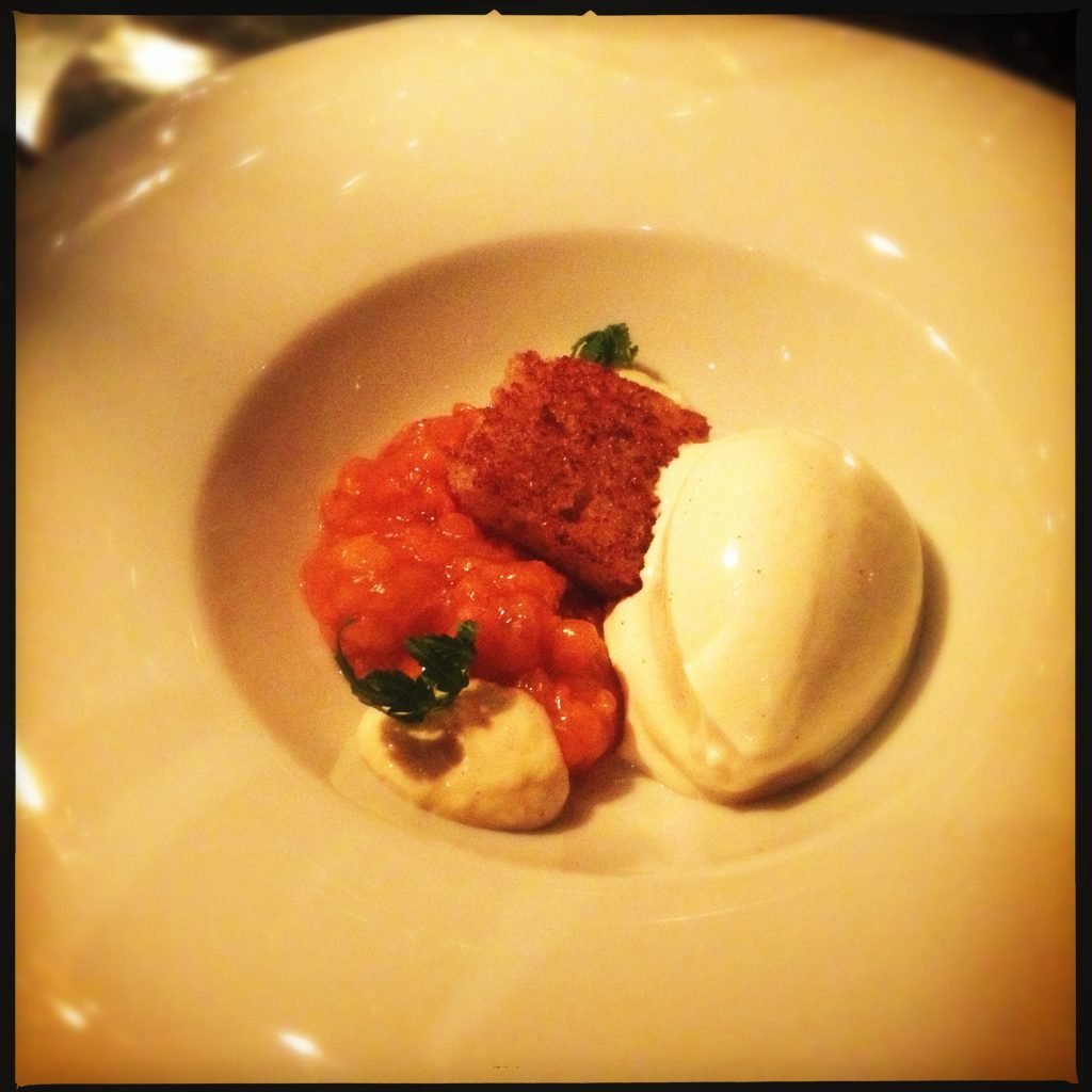 Hjortron, stekt sockerkaka och glass. Helt utan tryffel!