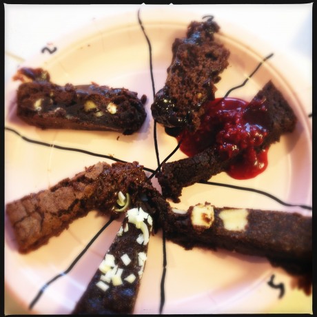 Det är ett digert jobb att testa kladdkakor.