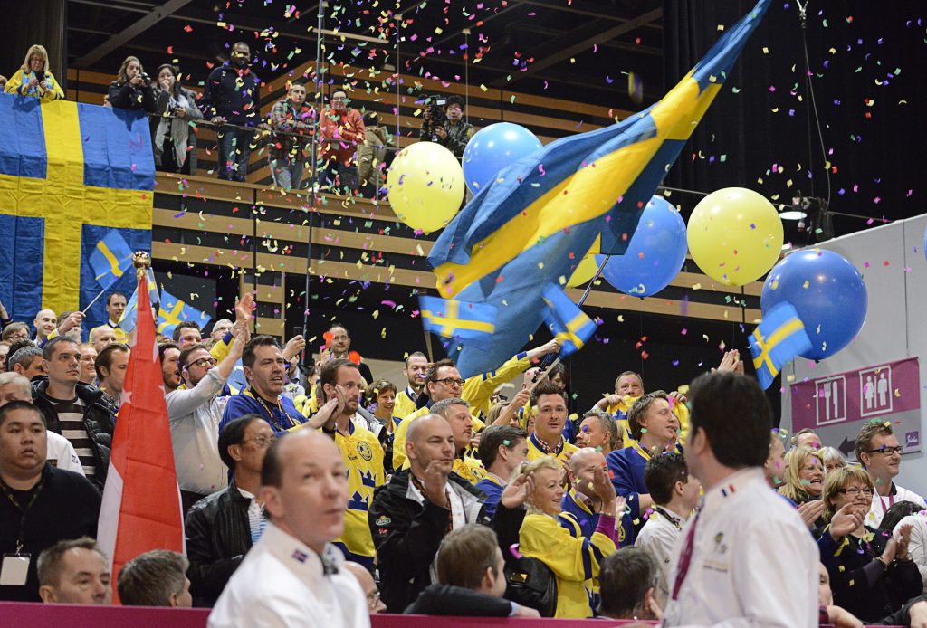 Svenska hejarklacken på plats i Lyon.