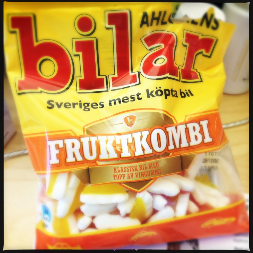 Fruktkombi, en bil med topp av vingum.