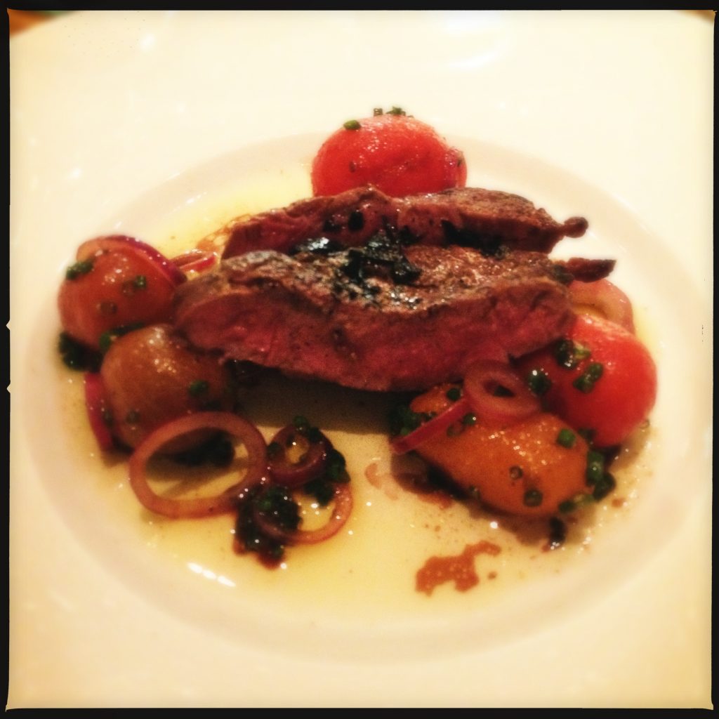 Las Vegas Strip Steak med tomatsallad.