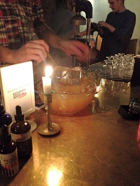 Punch a la Taylor på Story Hotel.