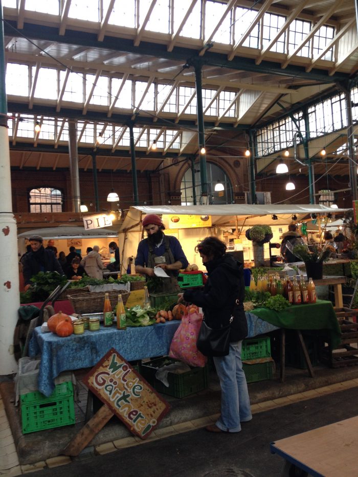 Markthalle Neun satsar på närodlat och eko. En hipp matmarknad.