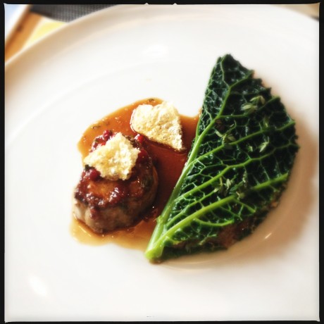 Stekt unggris, brynt kål och lingon. Kålen var to die for!!