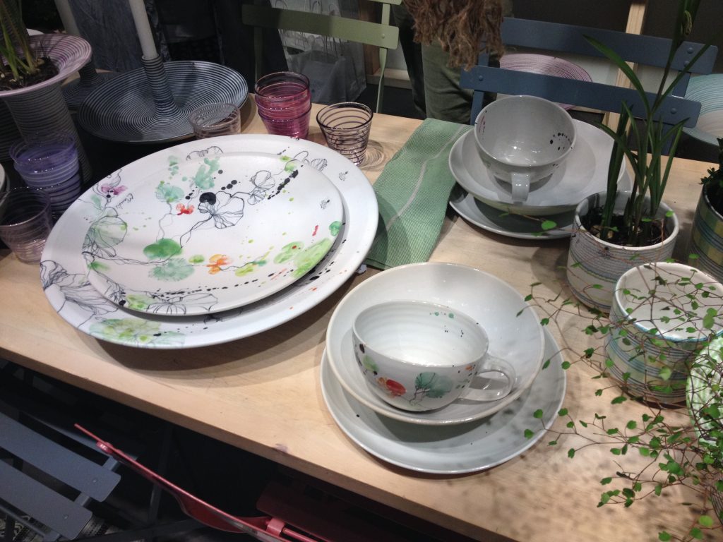 Paradisverkstans nya vackra porslin var iögonenfallande.