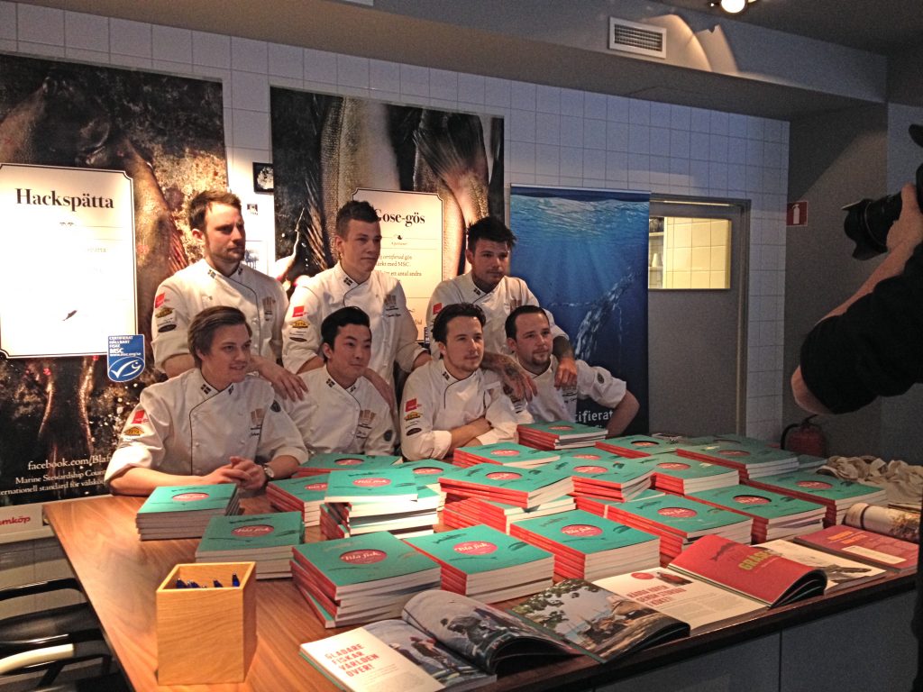 Juniorkocklandslaget fick utmärkelsen Guldfisken av MSC för sitt arbete med kokboken Blå fisk.