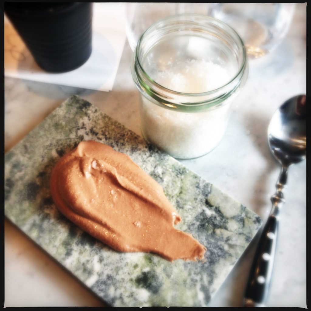 Glass på kyld stenplatta. Den blev ändå godare med lite salt på.