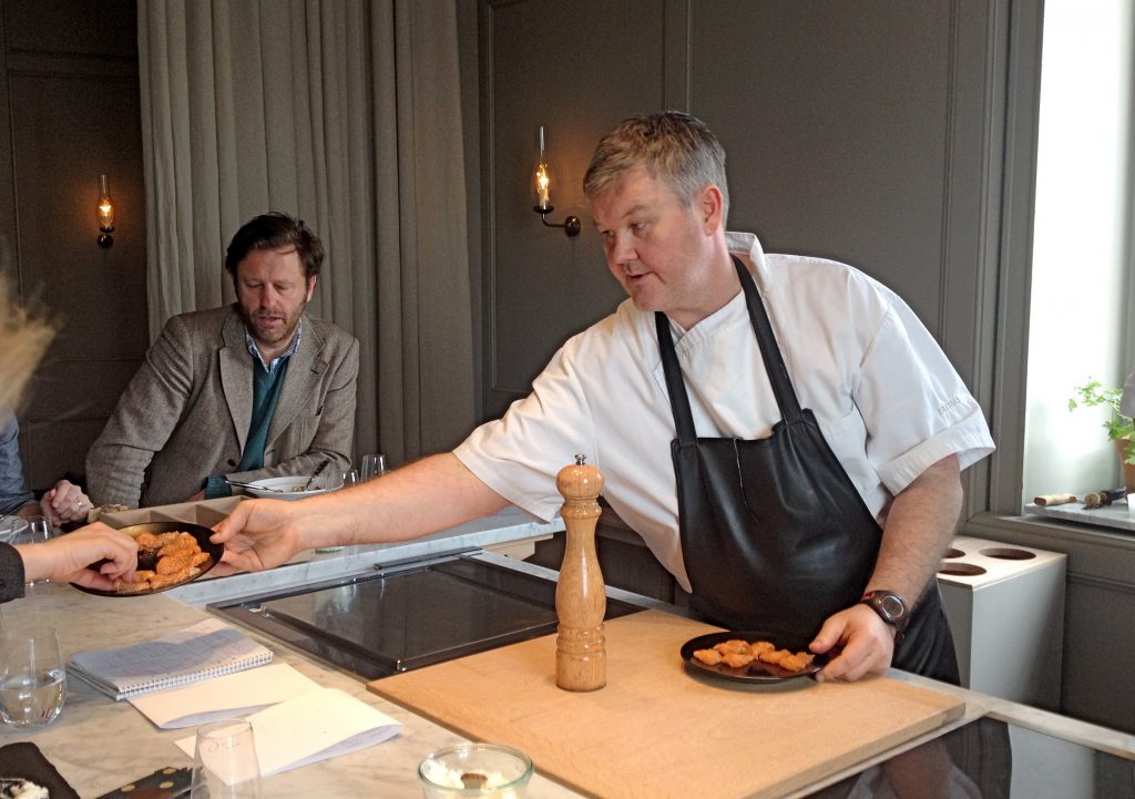 "Smaka nu lax utan peppar först och sedan med så ska ni känna skillnaden." 