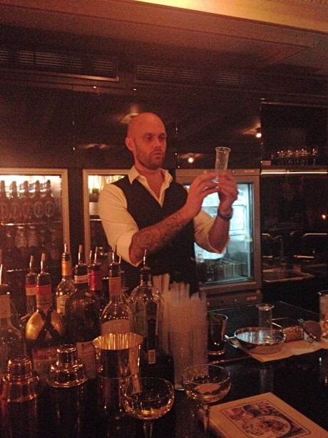 Fredrik Wallin guidade oss genom alla drinkar som vi sedan fick blanda.