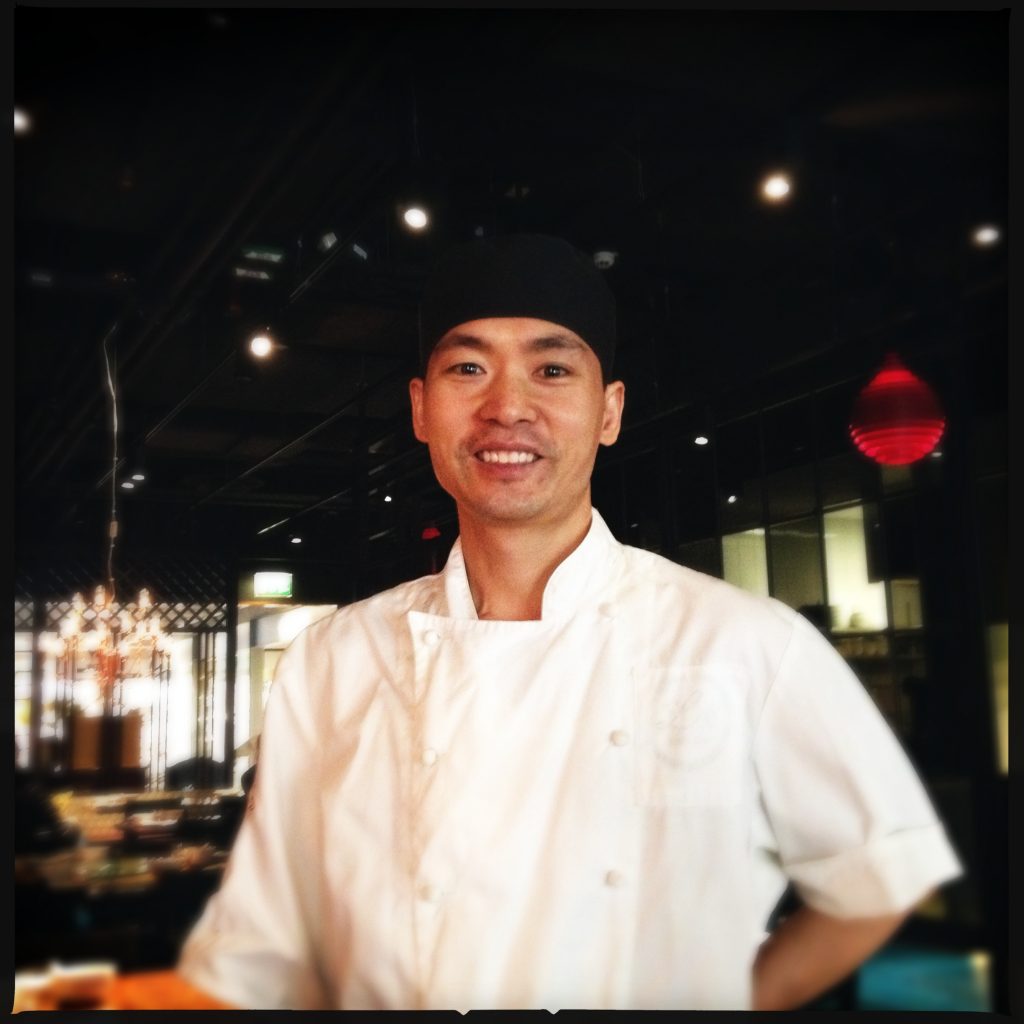 Eats dumplingkock Chen Zueqin.