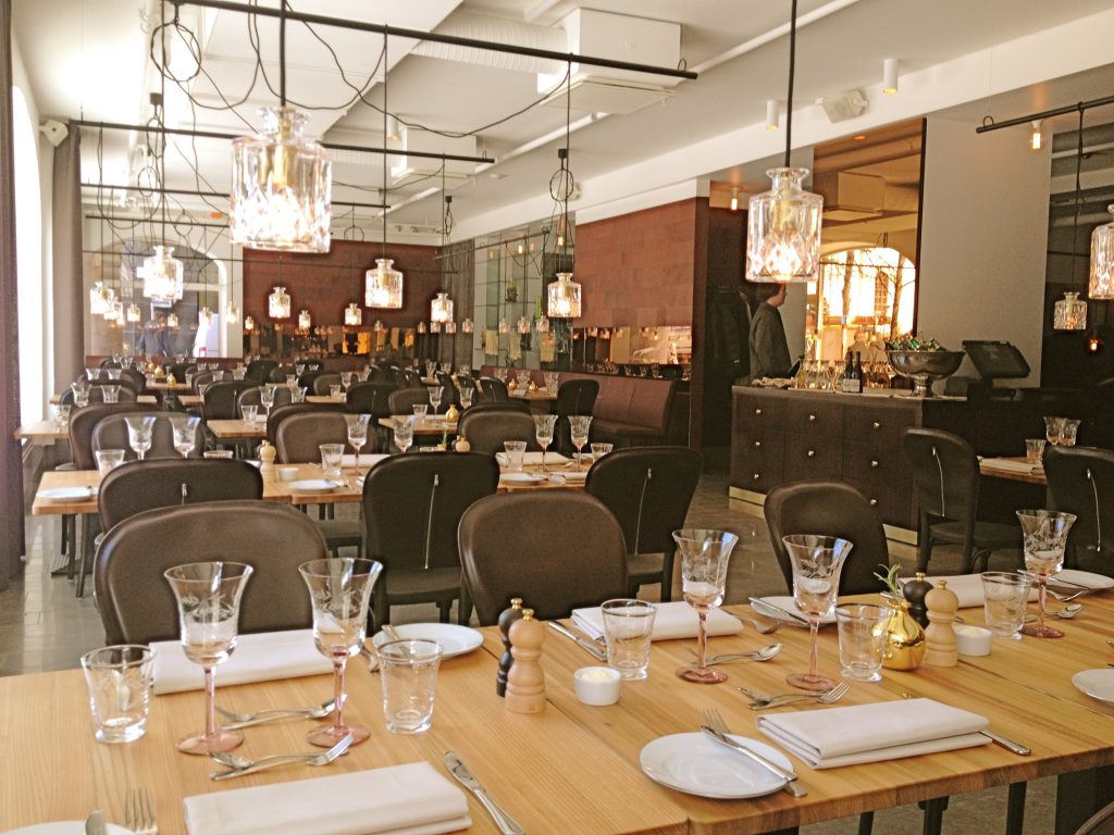 Man trivs hos Miss Clara.