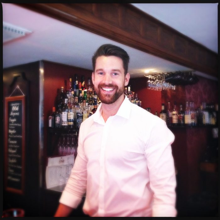 Barchefen Jonas Hansson lät oss testa picknicken i baren tack och lov.