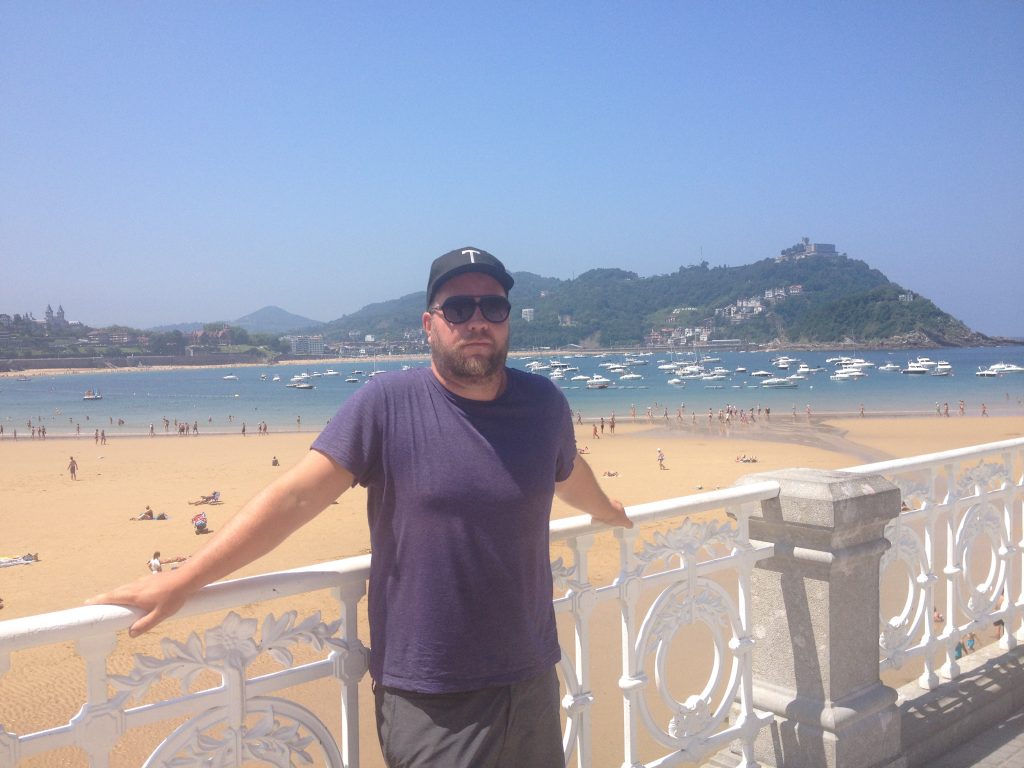 Tomas vid stranden i San Sebastian.