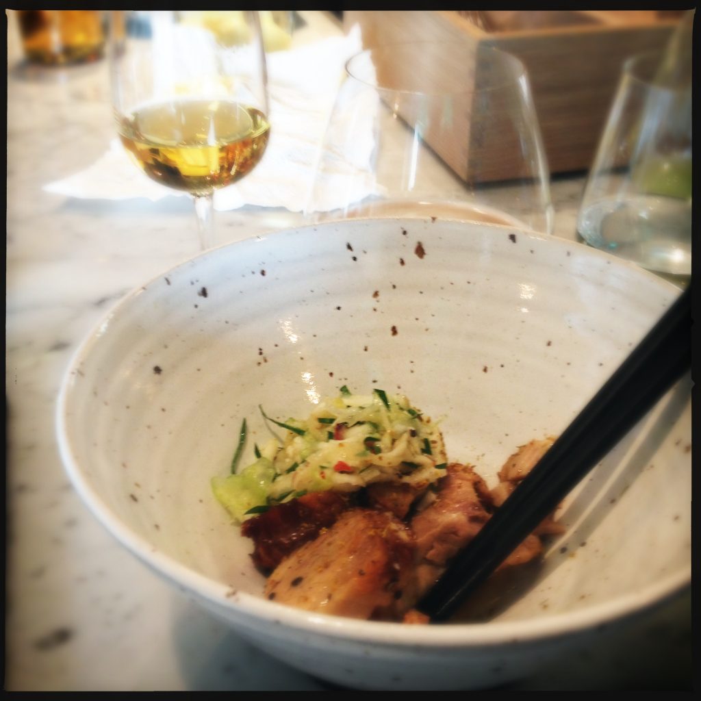 Långkokt fläsk med äppelsallad.