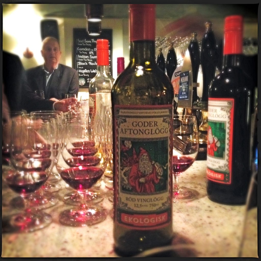 Goder aftonglögg är den första glöggen som har en tomte på etiketten.