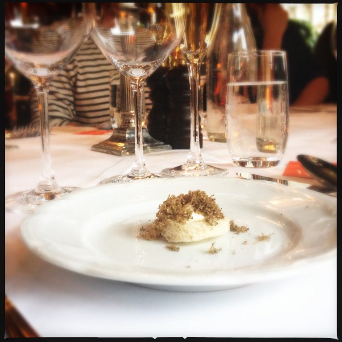 Tryffelcrostini med Crémant de Bourgogne till.