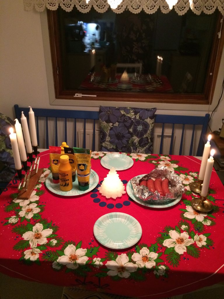 Bastukorv och senapsbuffé.