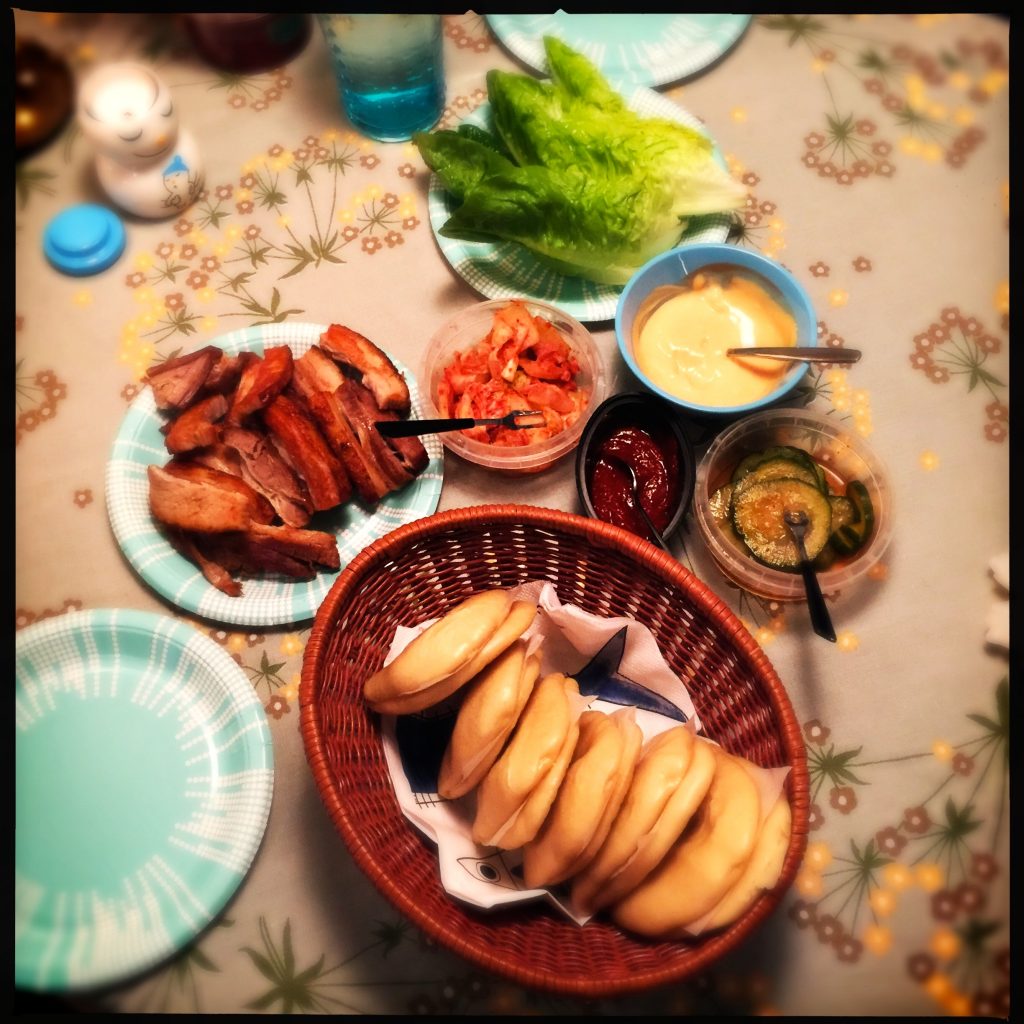 Det färdiga resultatet. Vi gjorde några tillägg, srirachamajonnäs, koriander och avokado.