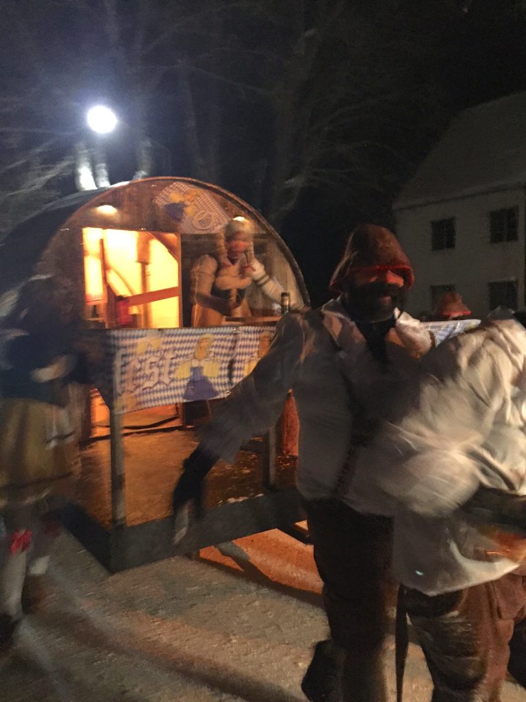 En ölstugevagn. Knutmasso 2016.