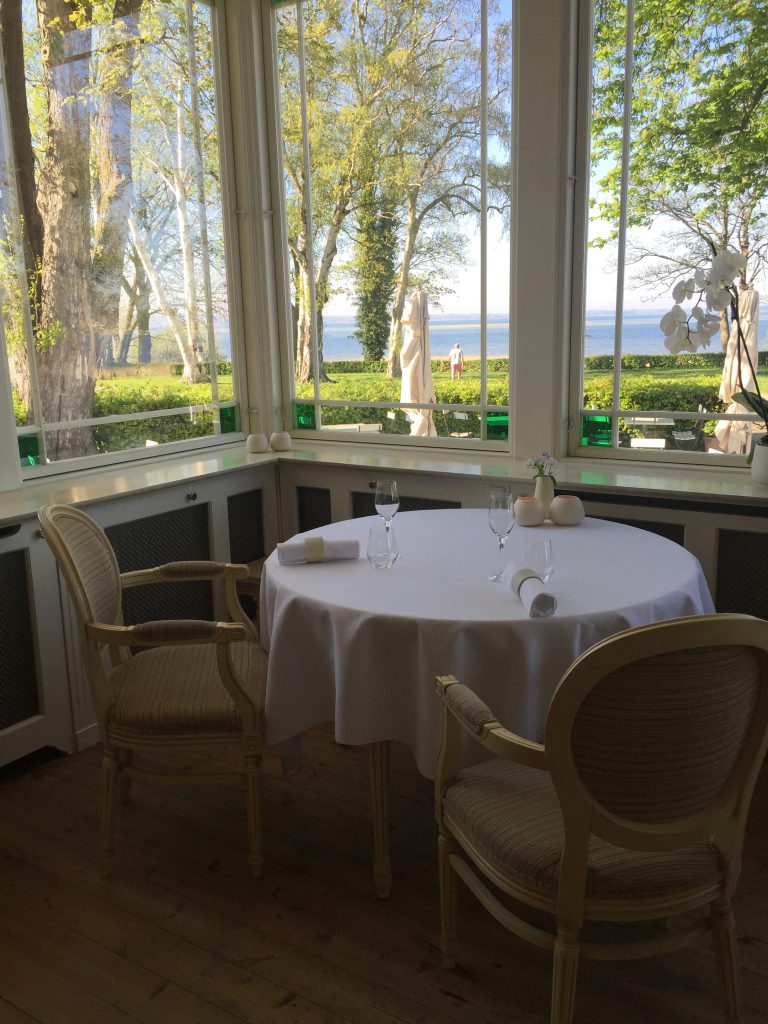 Utsikt från matsalen på Frederiksminde.