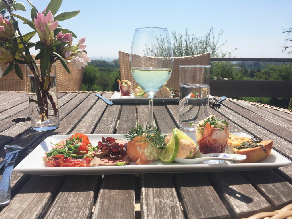 Lunch vid havet i ett av de fantastiska hus man kan hyra via Møns Klint Resort.