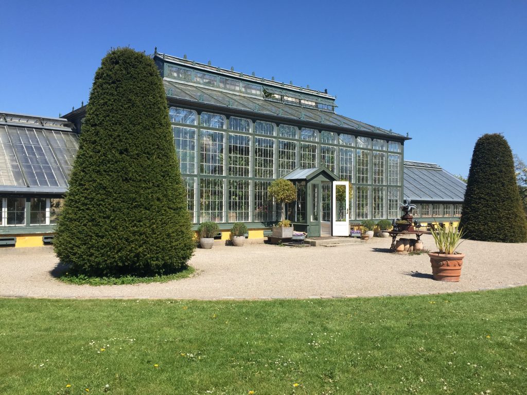 Orangeriet med fik både inne och ute.