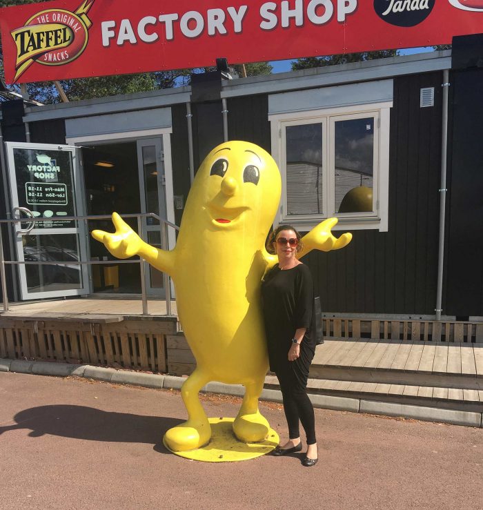 Taffels glada ostkrok lockar en att handla på outleten.