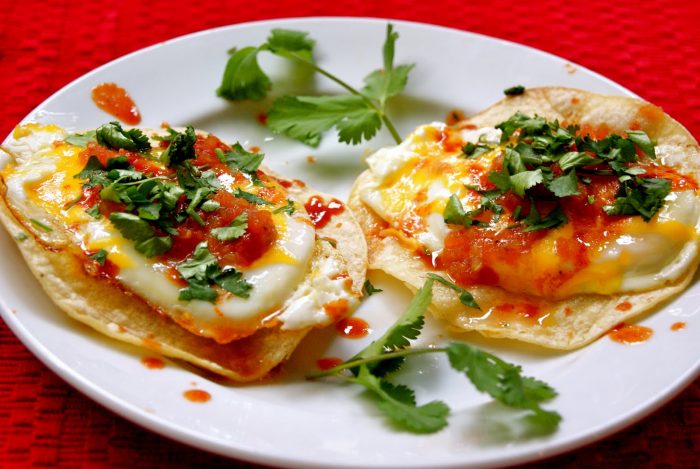 Huevos rancheros funkar lika bra till lunch som till frukost!
