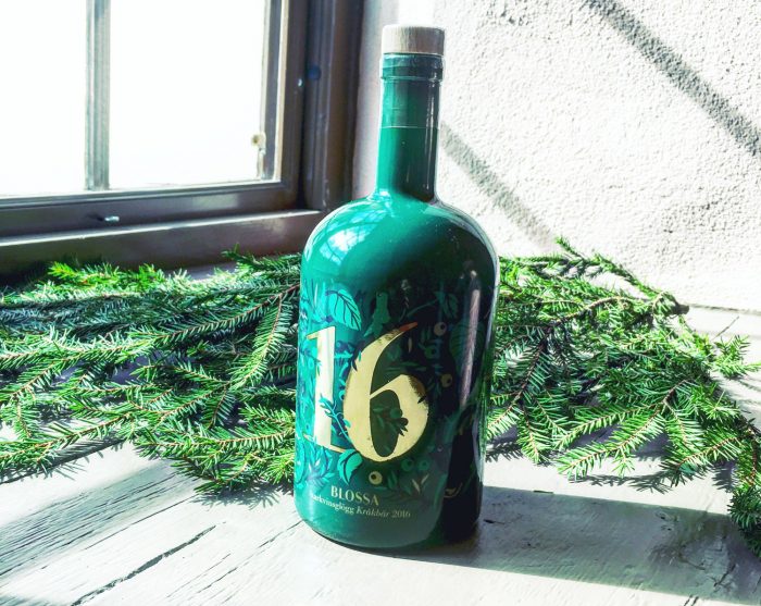 En solig sensommardag är det dags igen – årets Blossa med smak av kråkbär.