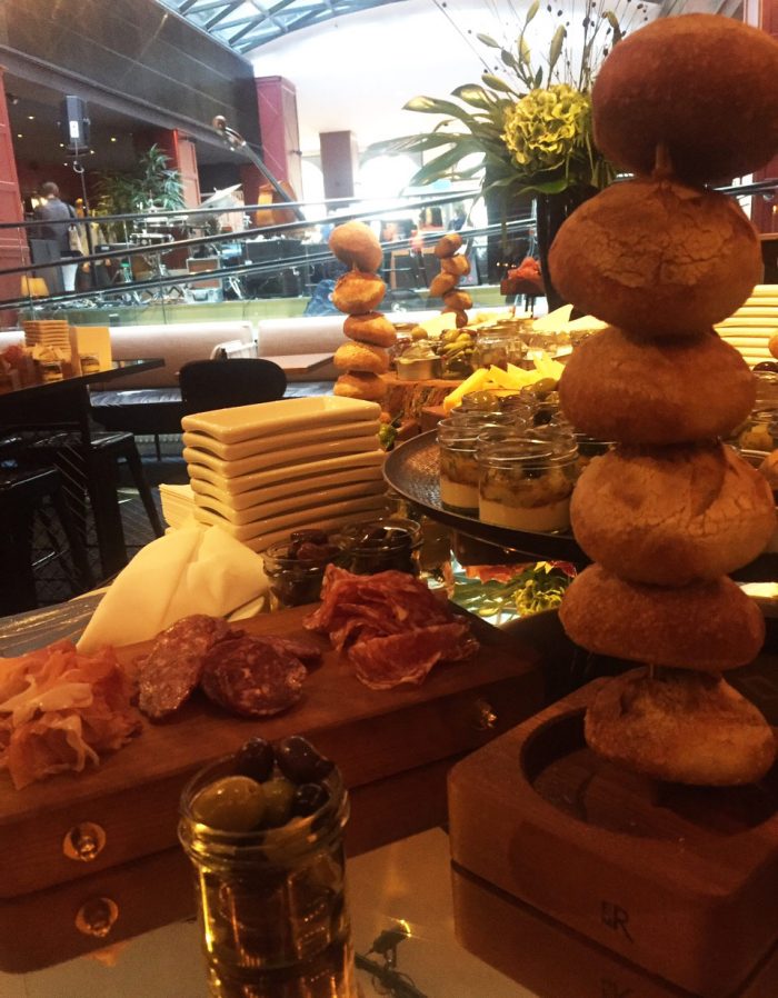 Mindre rätter och plockmat är nytt fokus på Teaterbrasseriet.