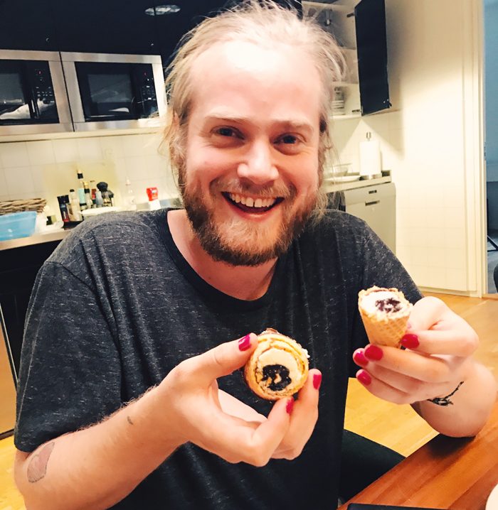 "Jag behöver inte ens spela glad!" Lycka är när fyllningen följer med längst ner i struten!