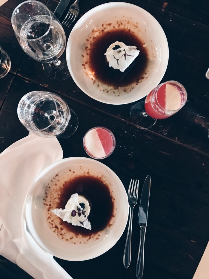 Tonfisktartaren och lammet vann bland de salta rätterna. Tonfisken ligger i en sojasås.