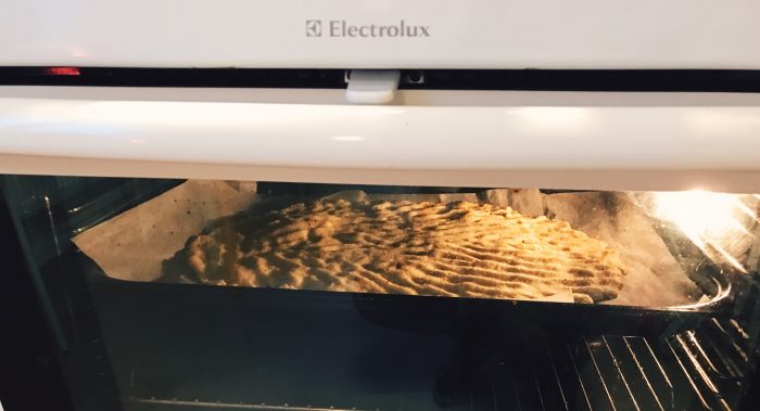 Pizzabotten på blomkål och ost.