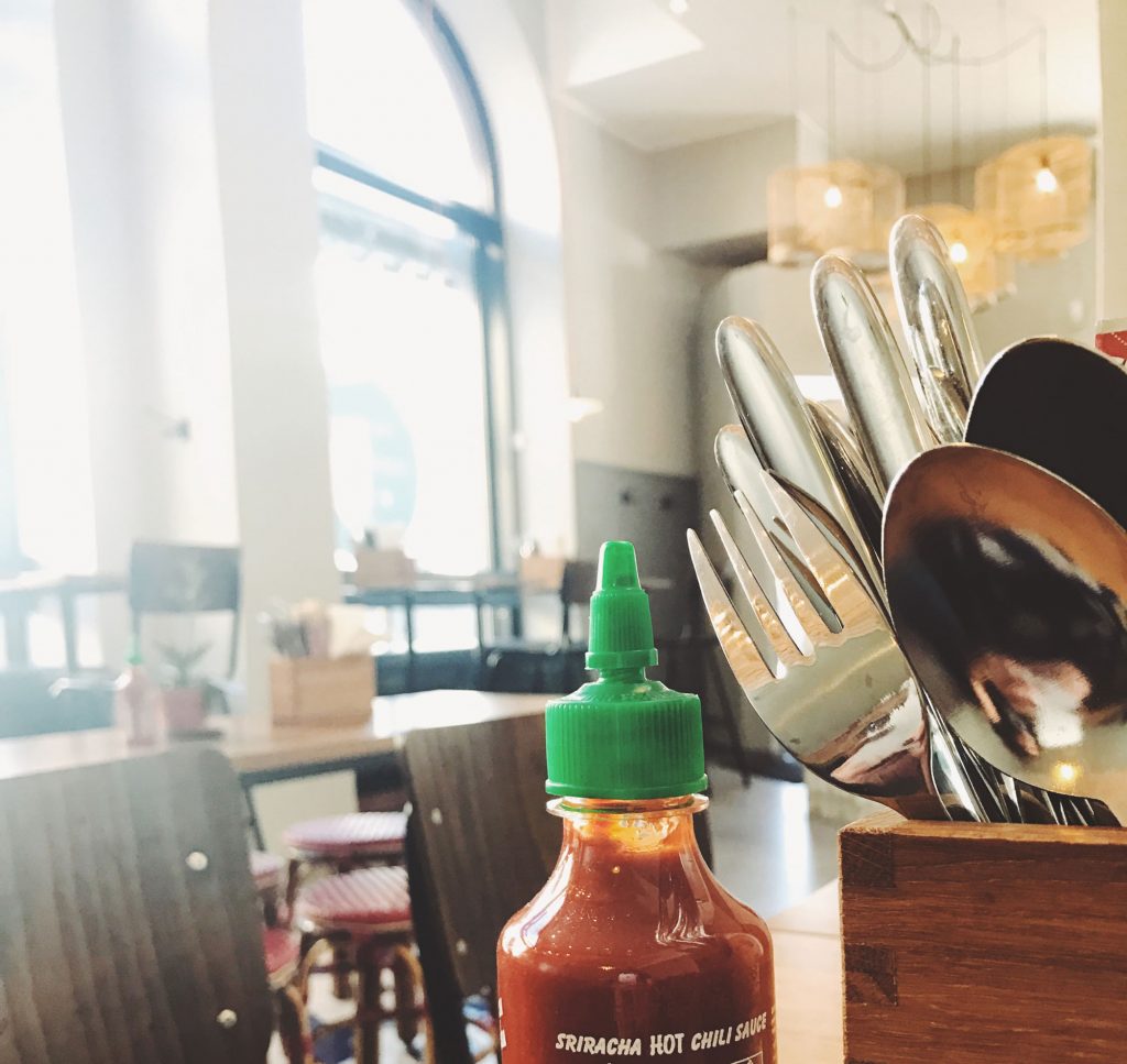 Srirachasås – obligatorisk på vietnamesiska krogar.