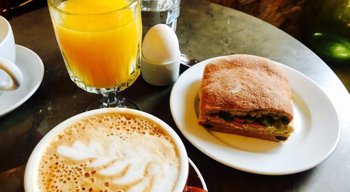 Den här fina frukosten hade jag just ätit på Mellqvist innan tekniken drabbade mig. Tur det!