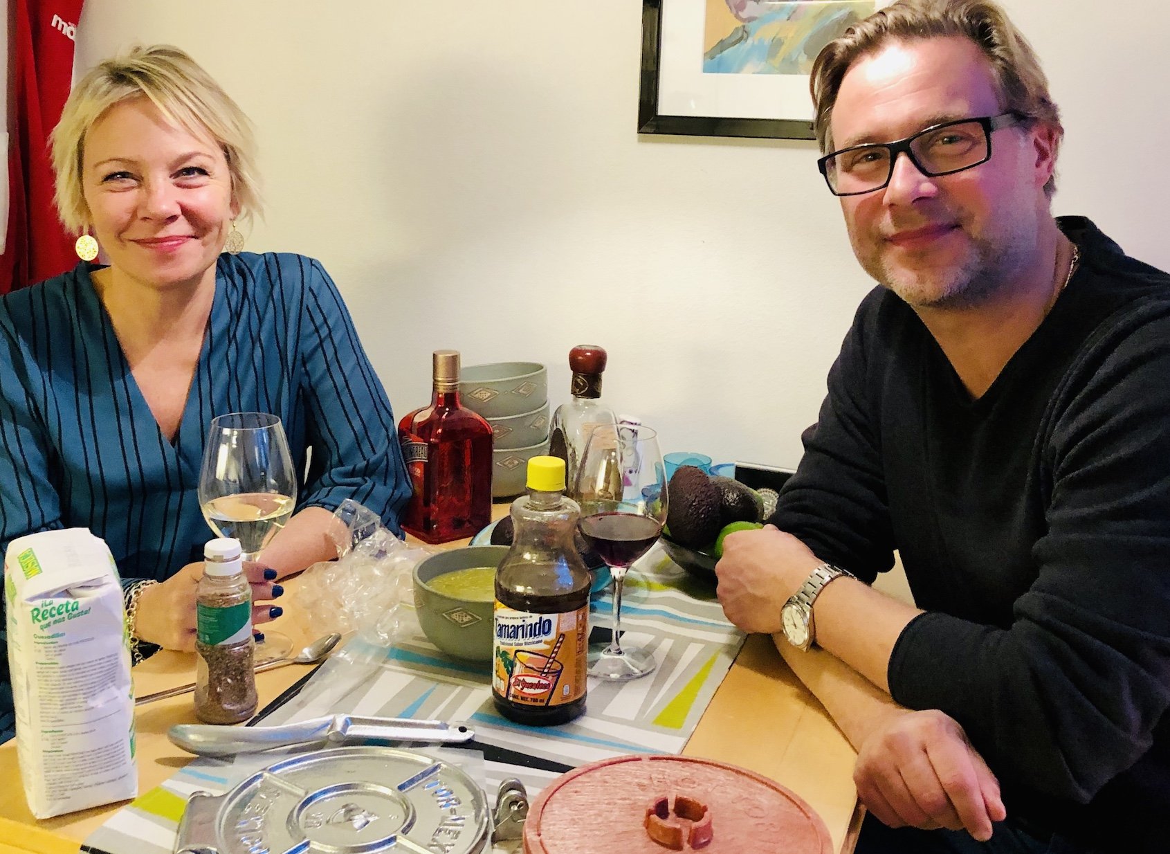 Victoria och Mikael Garney driver restaurang och har ett stort hus som de hyr ut i Provence, Maison Garney. Nu är de hemma hos mig för att lära sig göra tacos!