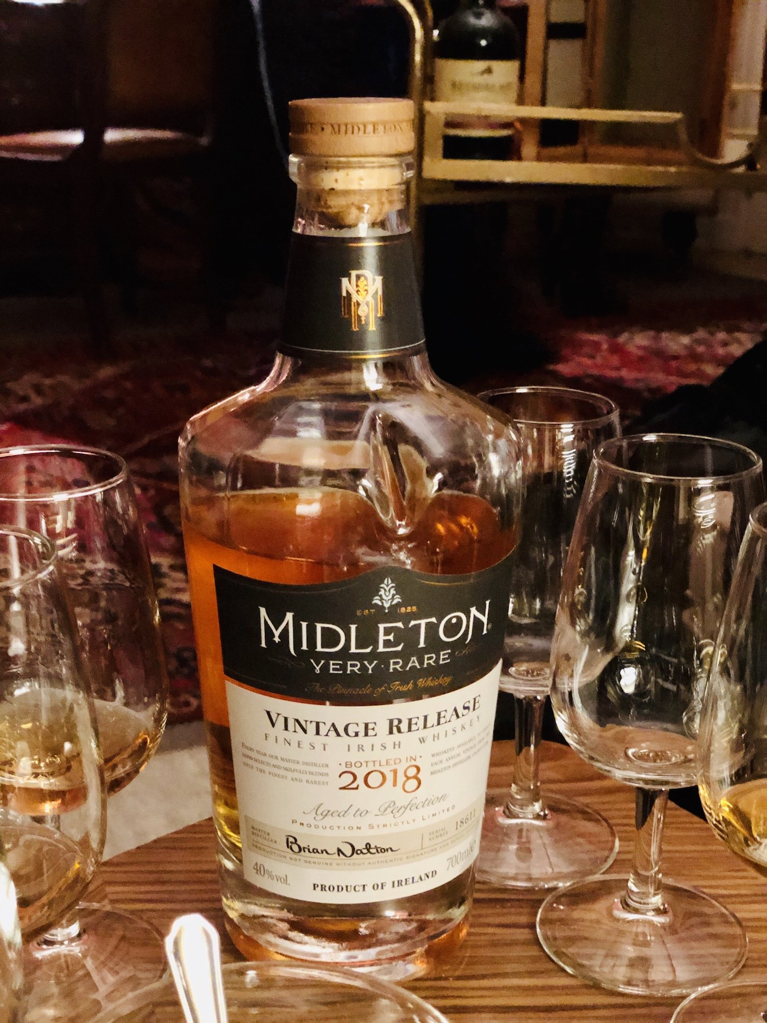 Dyrast inte alltid bäst, som Råd & Rön brukar säga. Ibland kan jag bli glad över att gilla de något billigare sorterna. Men också glad att ha fått smaka på denna raritet så klart. Midleton Very Rare släpps bara i en pytteliten upplaga i Sverige.