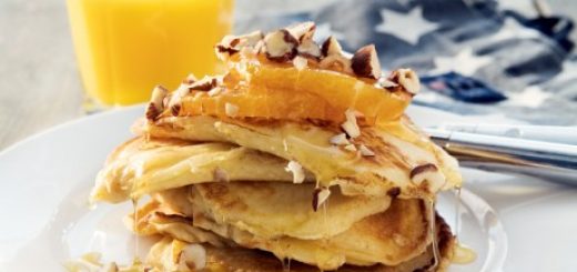 Amerikanska pannkakor bör ingå i en bra brunch.