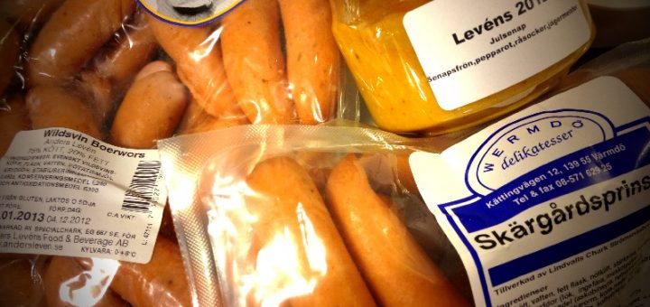 prinskorvar och god senap, ett måste på julbordet.