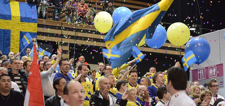 Svenska hejarklacken på plats i Lyon.