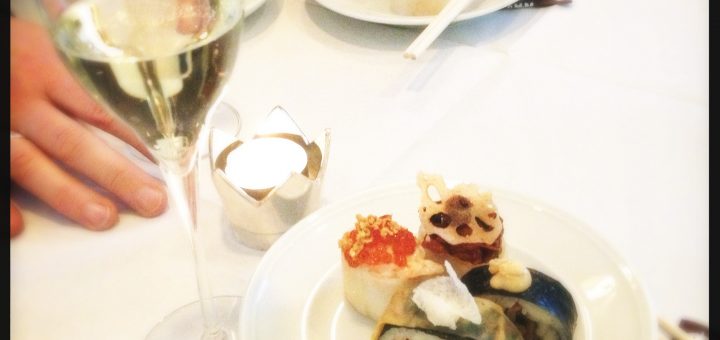 Asiatisk afternoon tea i Svenskt Tenns tesalong.