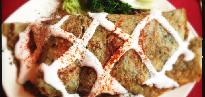 Potatispannkaka fylld med fläsk och svamp i kryddig sås.