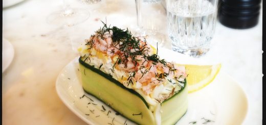 Tyvärr har Vienercafét slutat med sin fantastiska men aningen minimalistiska smörgåstårta.