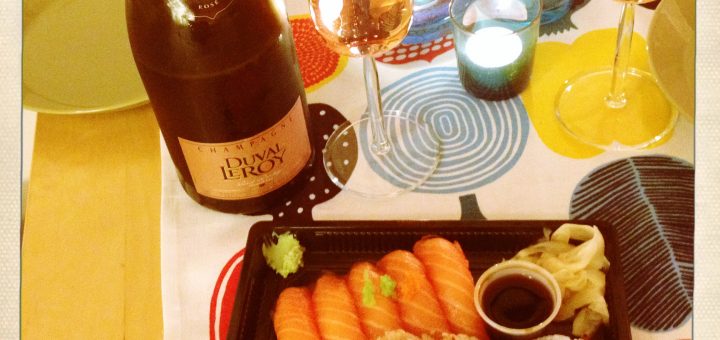 Duval-Leroy och färdig sushi. Funkar mycket bra!