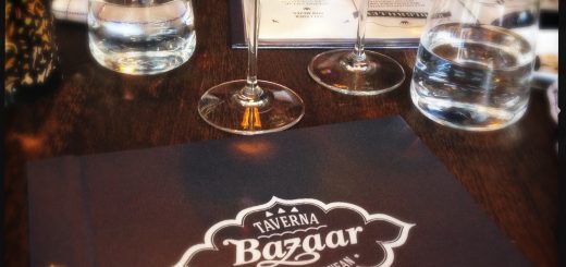 Slink in på Taverna Bazaar för en bra matupplevelse.