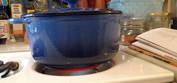 Se så det glöder under grytan på lillspisen!