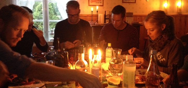 Första kräftfesten i stugan.