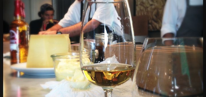 Årets julsnaps från Prima passar fint även till osten.