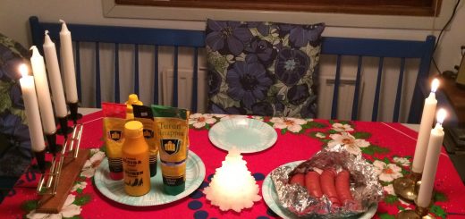 Bastukorv och senapsbuffé.