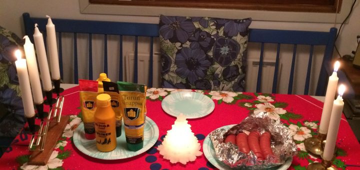 Bastukorv och senapsbuffé.